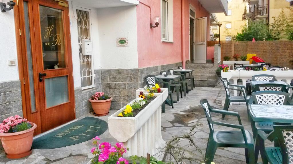 Hotel Riz Finale Ligure Exterior photo